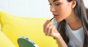 5 truques para fazer sua maquiagem durar mais